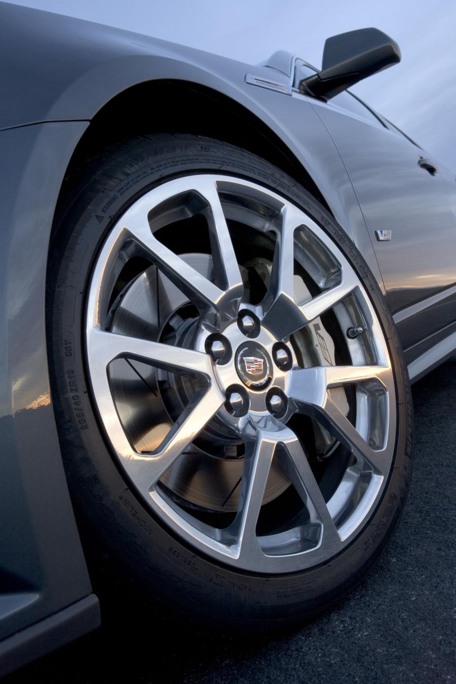  Cadillac CTS-V Coupe 2010 года  (фото 73 из 315)